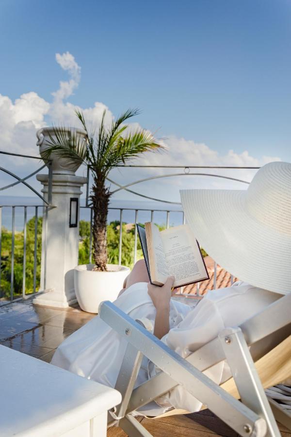 Residence Porto Ulisse Parghelia Eksteriør bilde