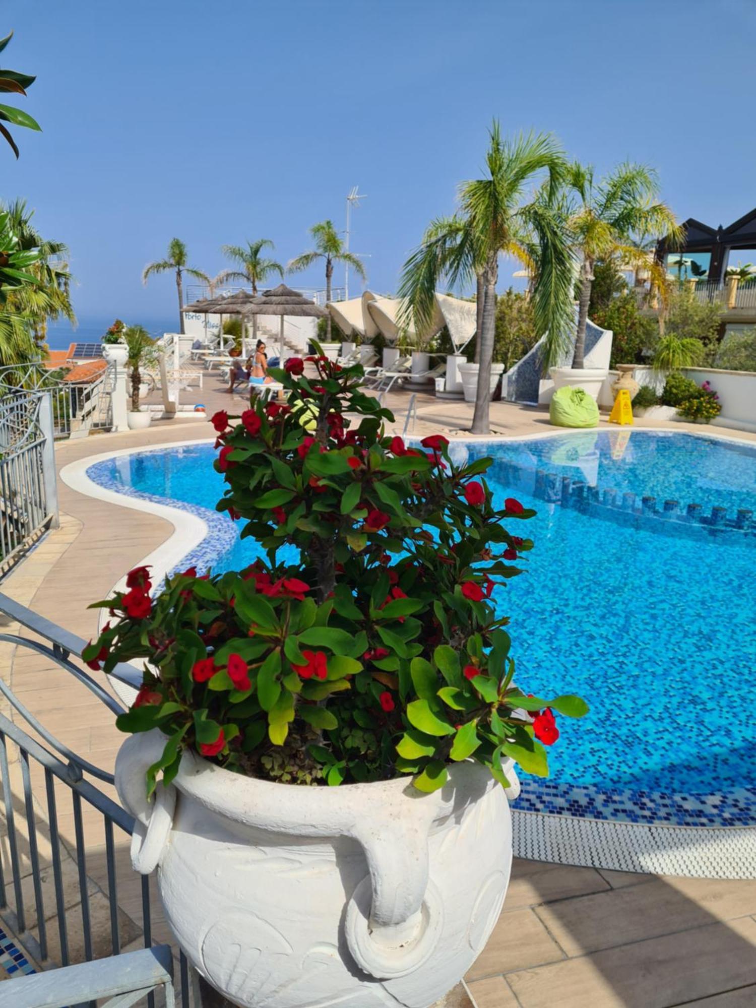 Residence Porto Ulisse Parghelia Eksteriør bilde