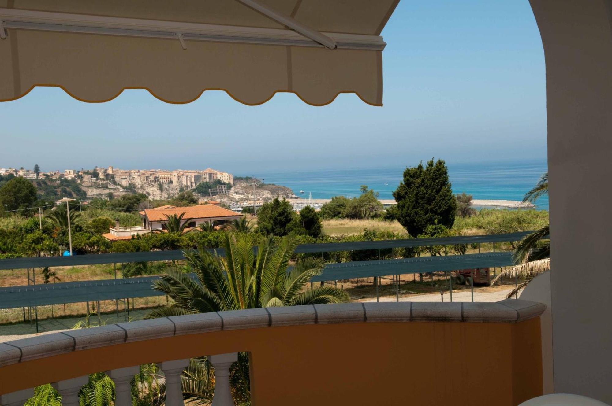 Residence Porto Ulisse Parghelia Eksteriør bilde
