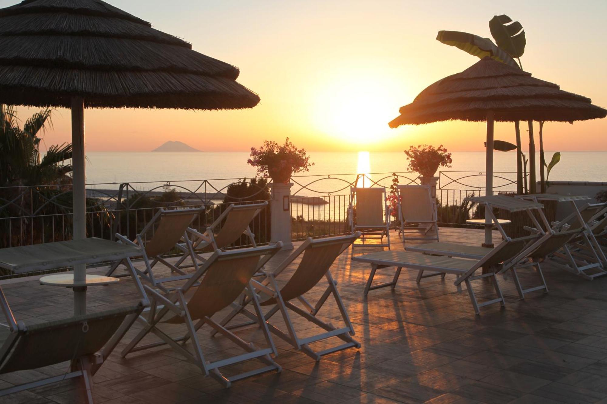 Residence Porto Ulisse Parghelia Eksteriør bilde