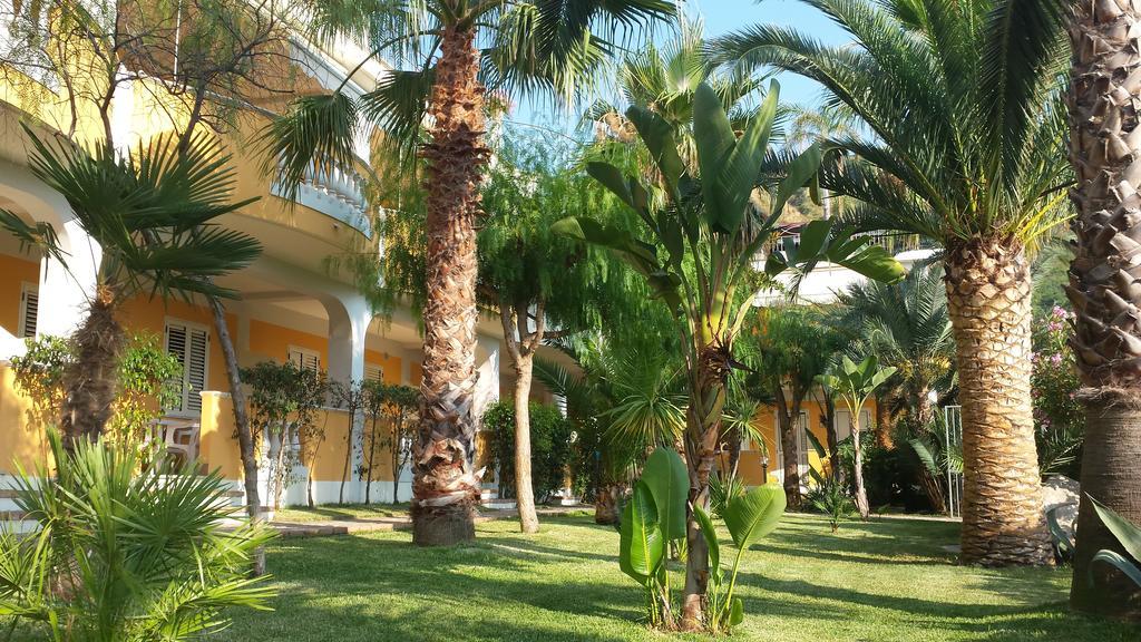 Residence Porto Ulisse Parghelia Eksteriør bilde